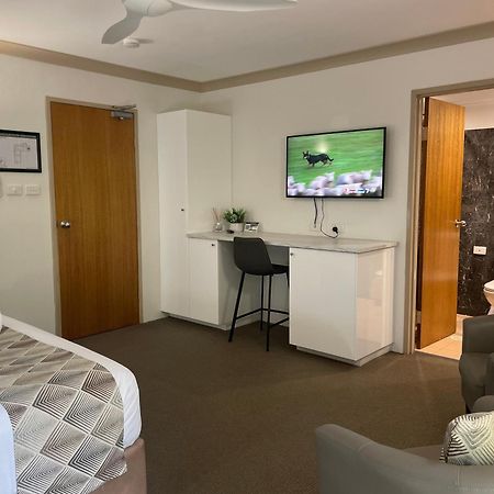 Oasis Inn Ulladulla - Welcoming Guests 18 Years And Older Exterior photo
