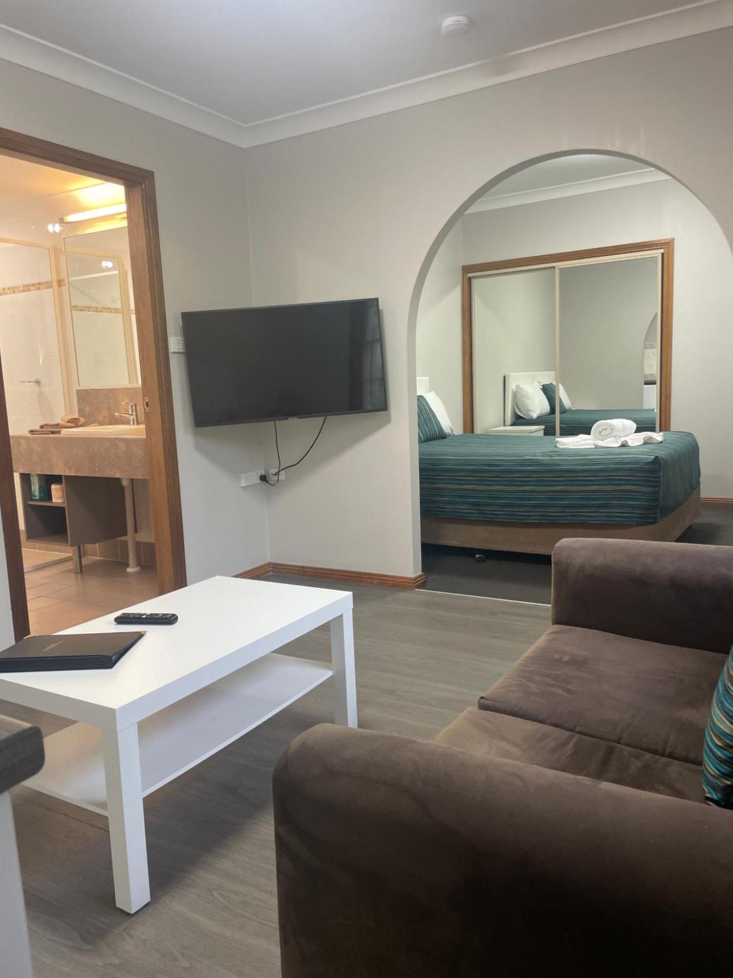 Oasis Inn Ulladulla - Welcoming Guests 18 Years And Older Exterior photo