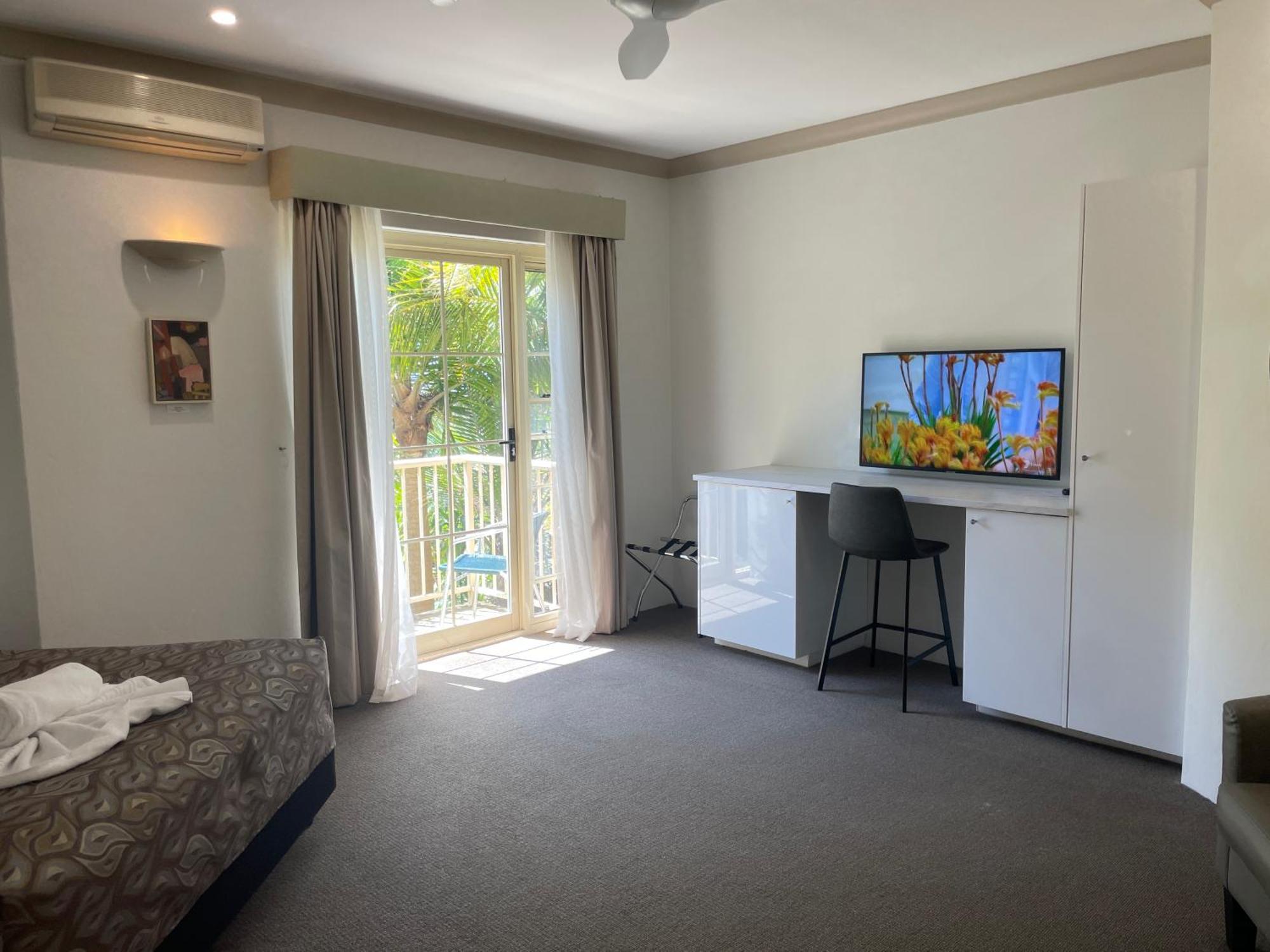 Oasis Inn Ulladulla - Welcoming Guests 18 Years And Older Exterior photo