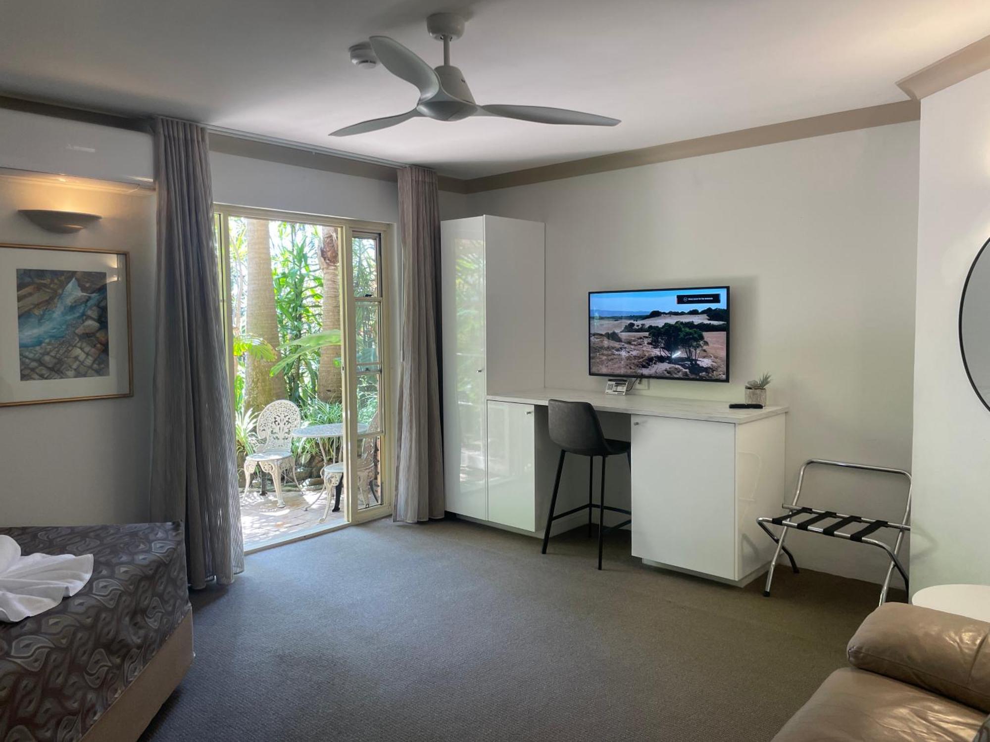 Oasis Inn Ulladulla - Welcoming Guests 18 Years And Older Exterior photo
