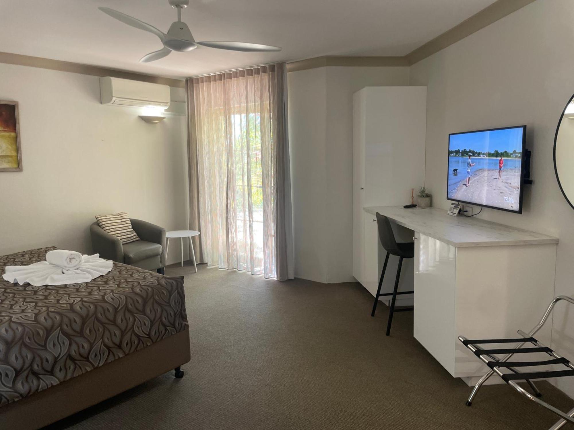 Oasis Inn Ulladulla - Welcoming Guests 18 Years And Older Exterior photo