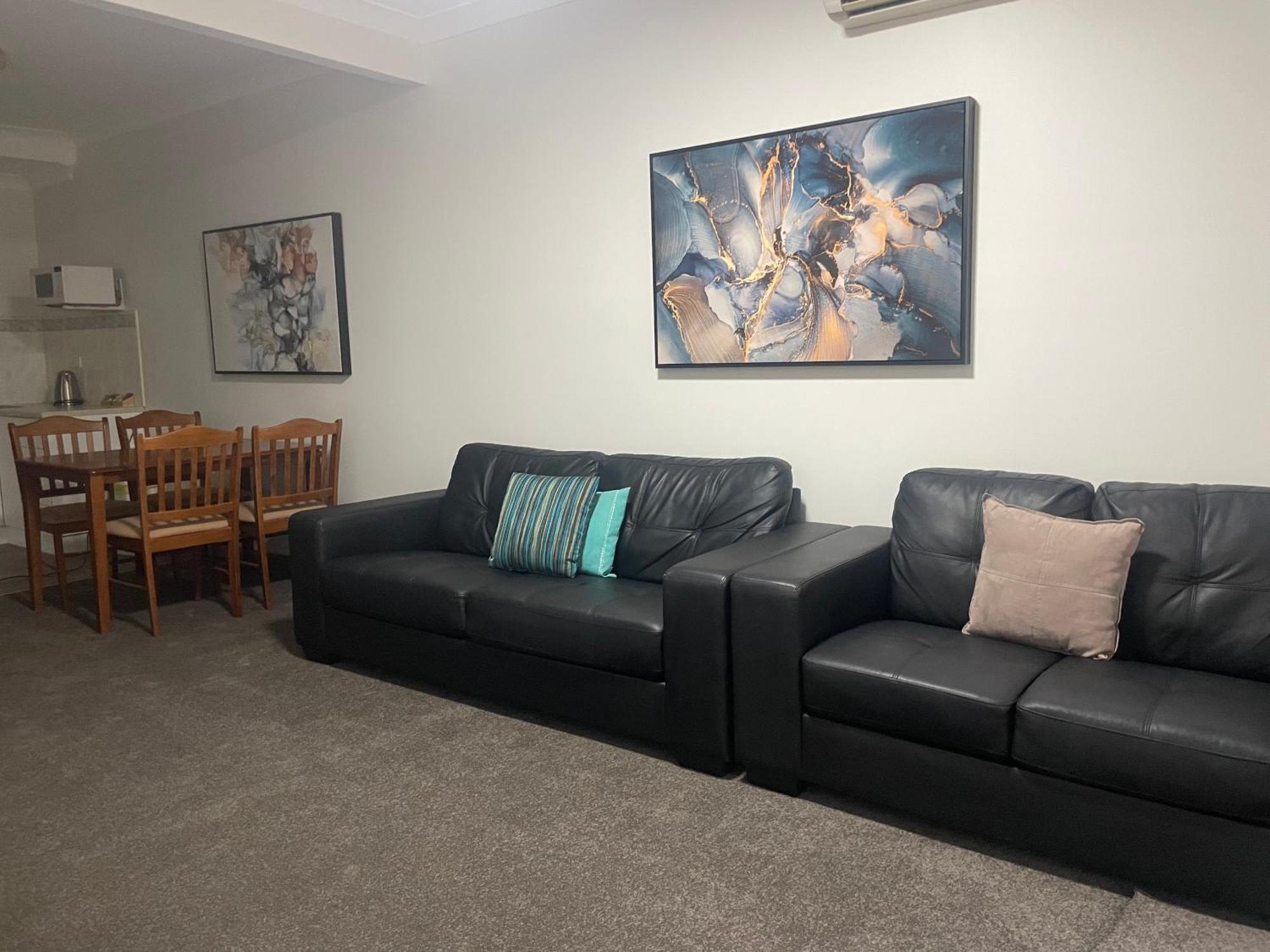 Oasis Inn Ulladulla - Welcoming Guests 18 Years And Older Exterior photo